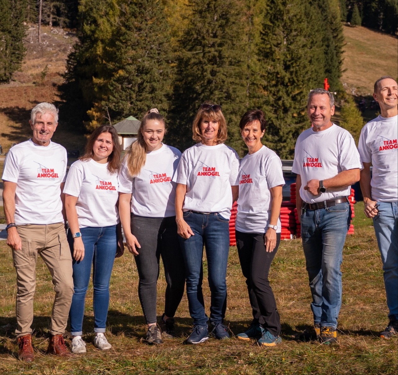 sieben Personen mit T-Shirt "Team Ankogel"