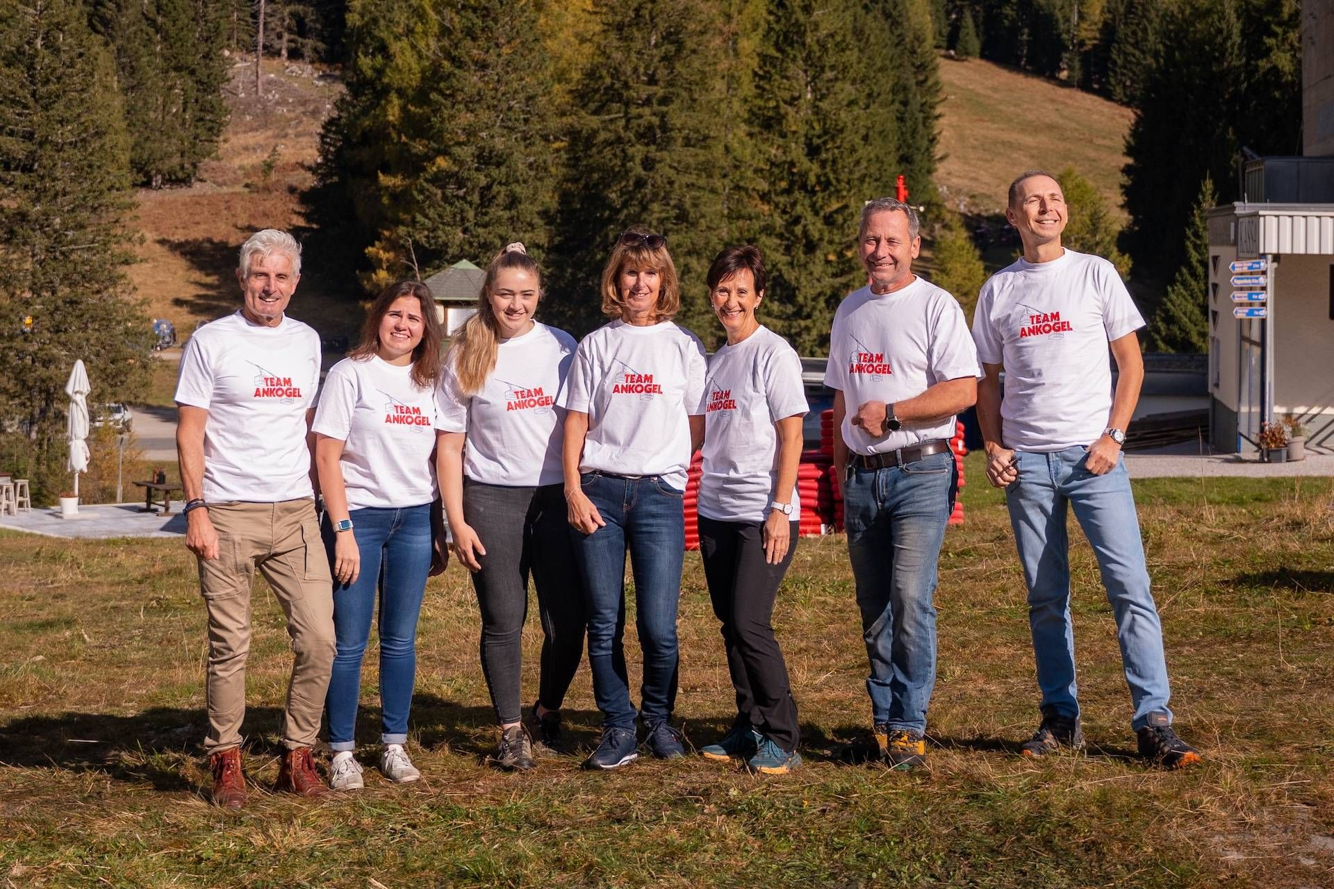 vlnr. Heinz Auernig, Christine Rainer, Carmen Gfrerer, Gabriele Auernig, Gabriele Kofler, GF Adolf Gugganig, GF Heinz Truskaller